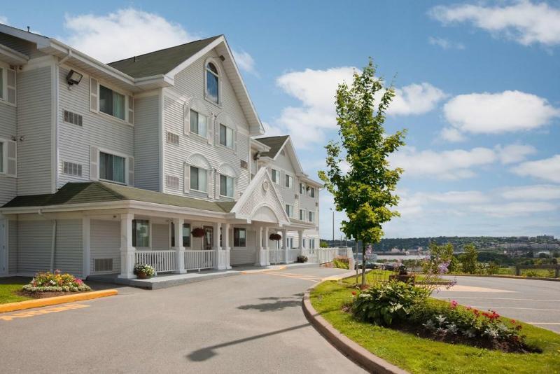 Country Inn & Suites Dartmouth Bagian luar foto