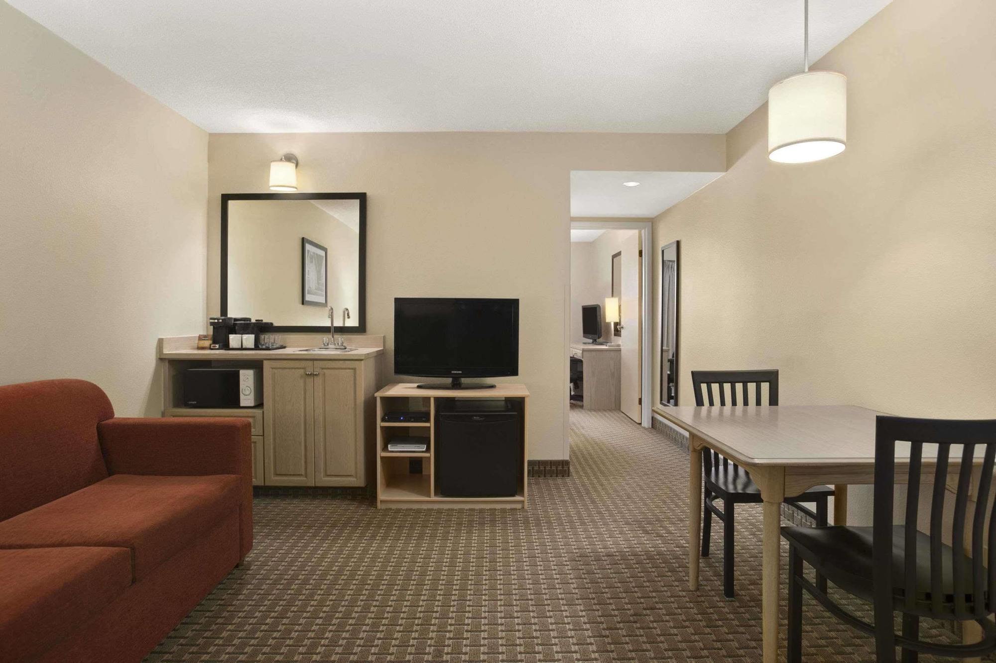 Country Inn & Suites Dartmouth Bagian luar foto