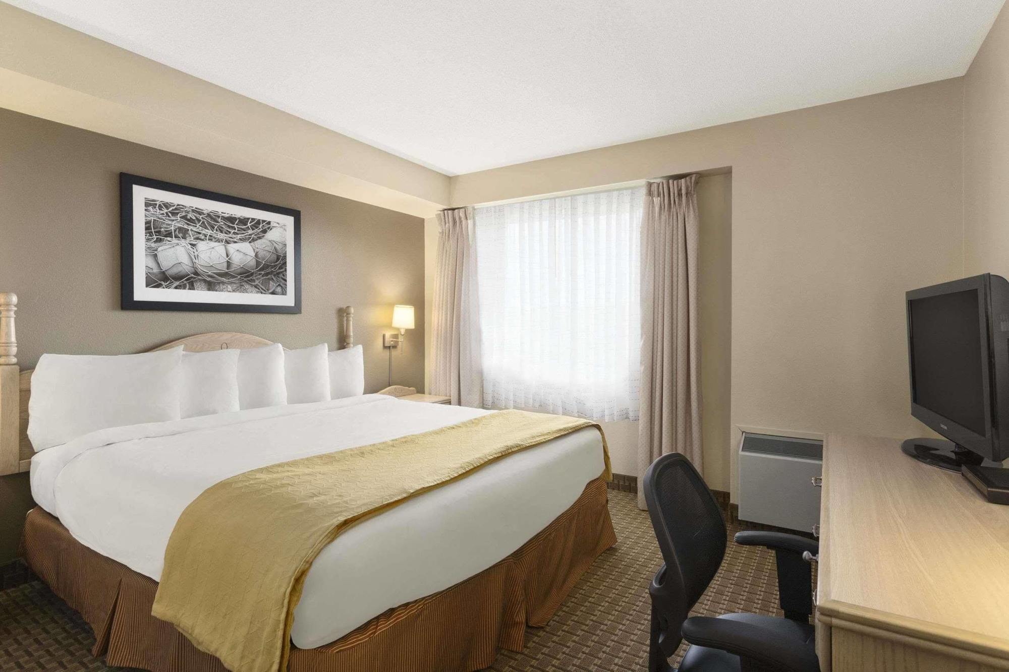 Country Inn & Suites Dartmouth Bagian luar foto