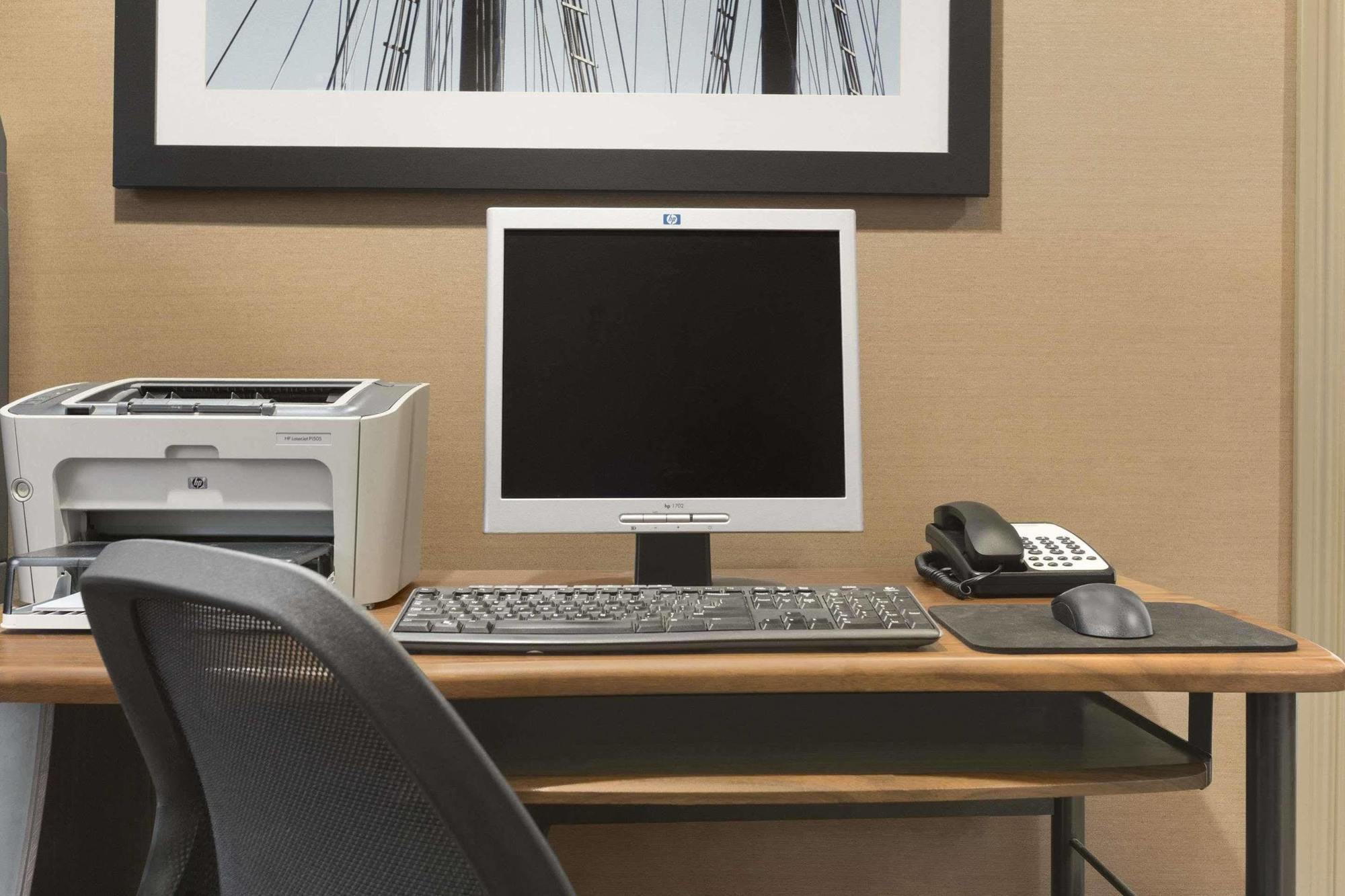 Country Inn & Suites Dartmouth Bagian luar foto
