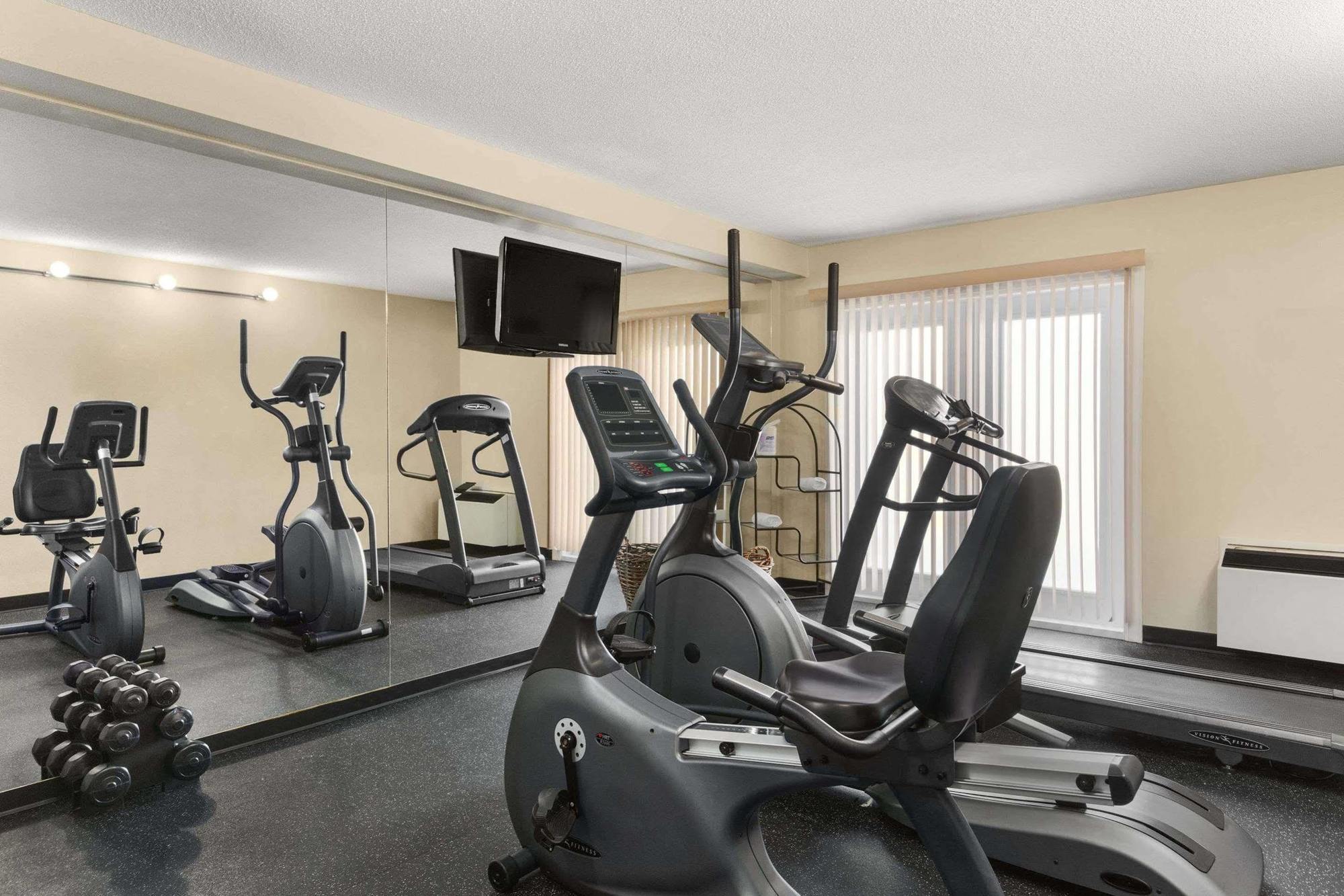 Country Inn & Suites Dartmouth Bagian luar foto
